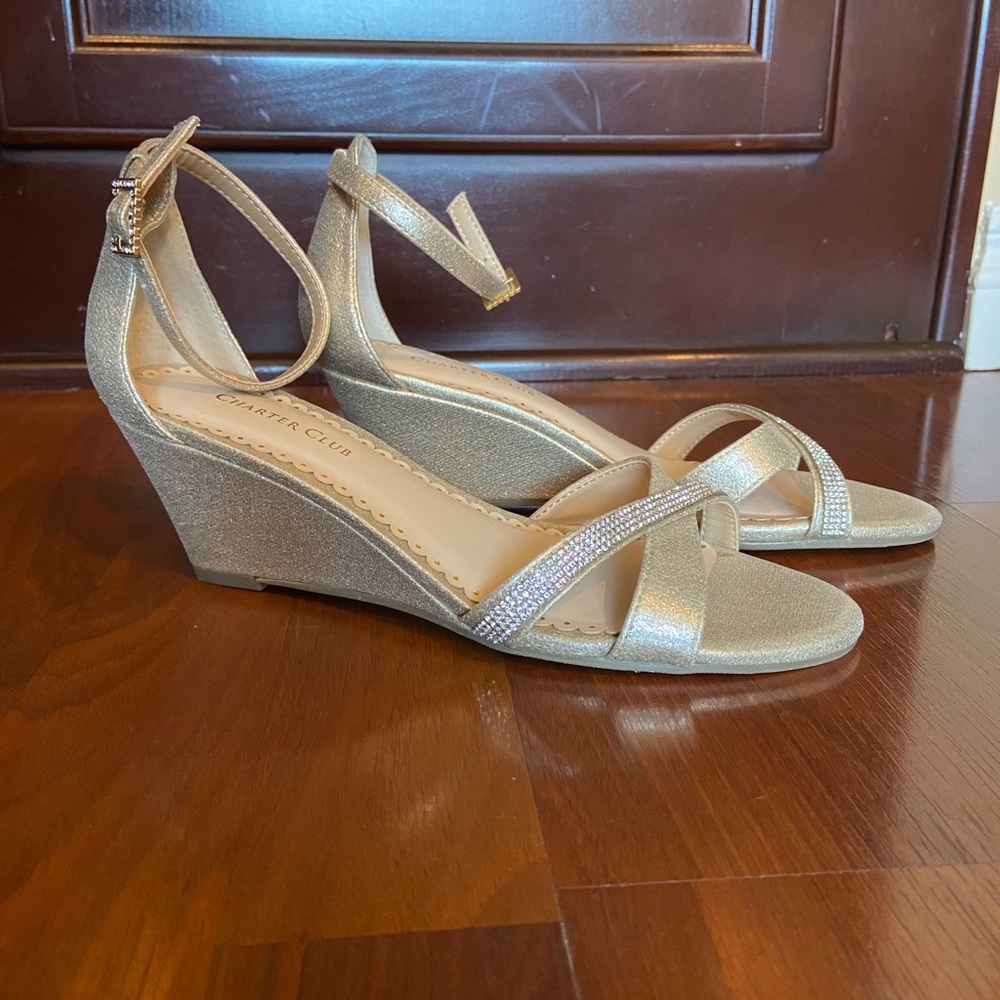 Wedge Sandal, gold with ankle strap